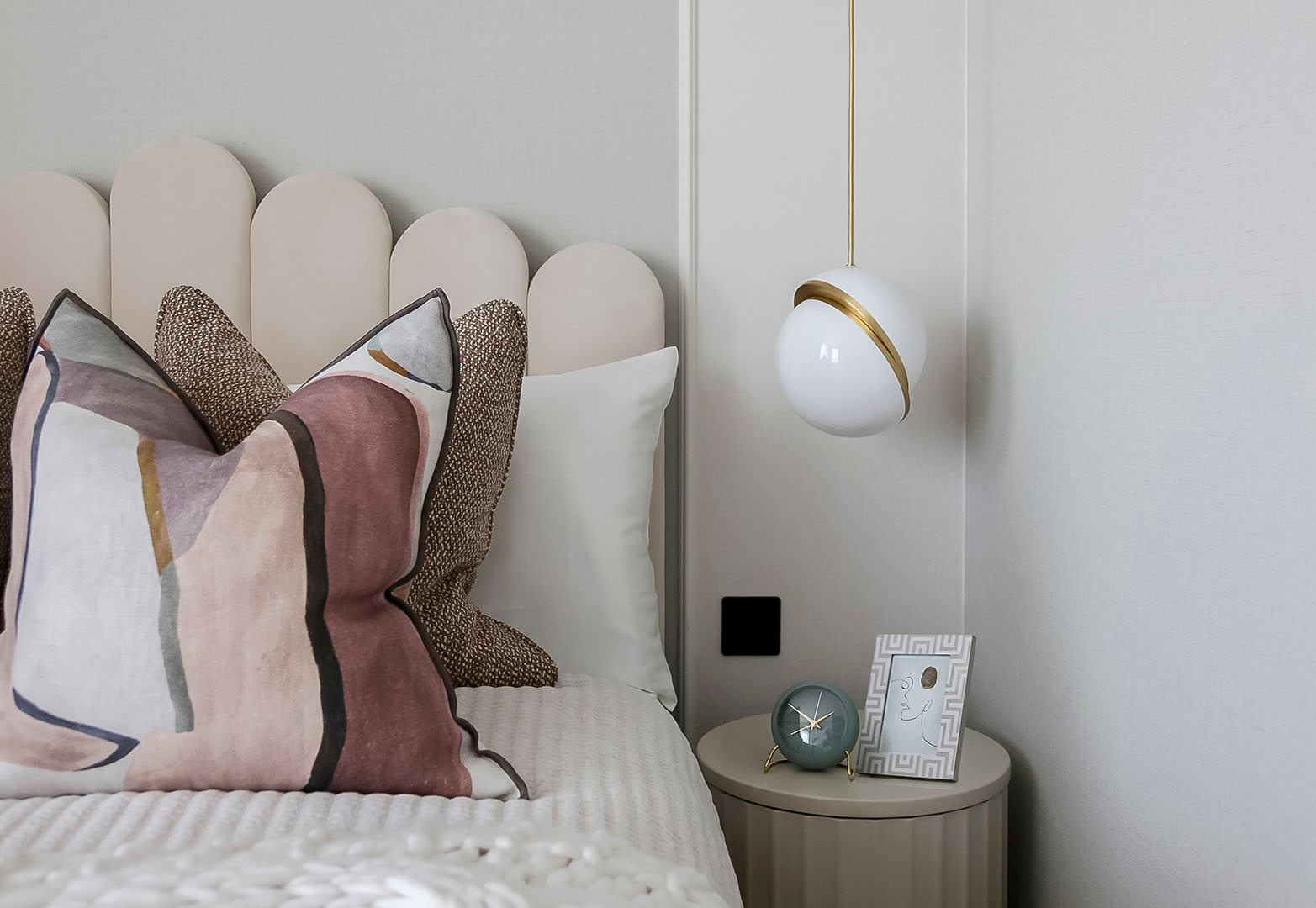 KOA HOUSE, Modern bedroom with hanging pendant light and pillows – 45