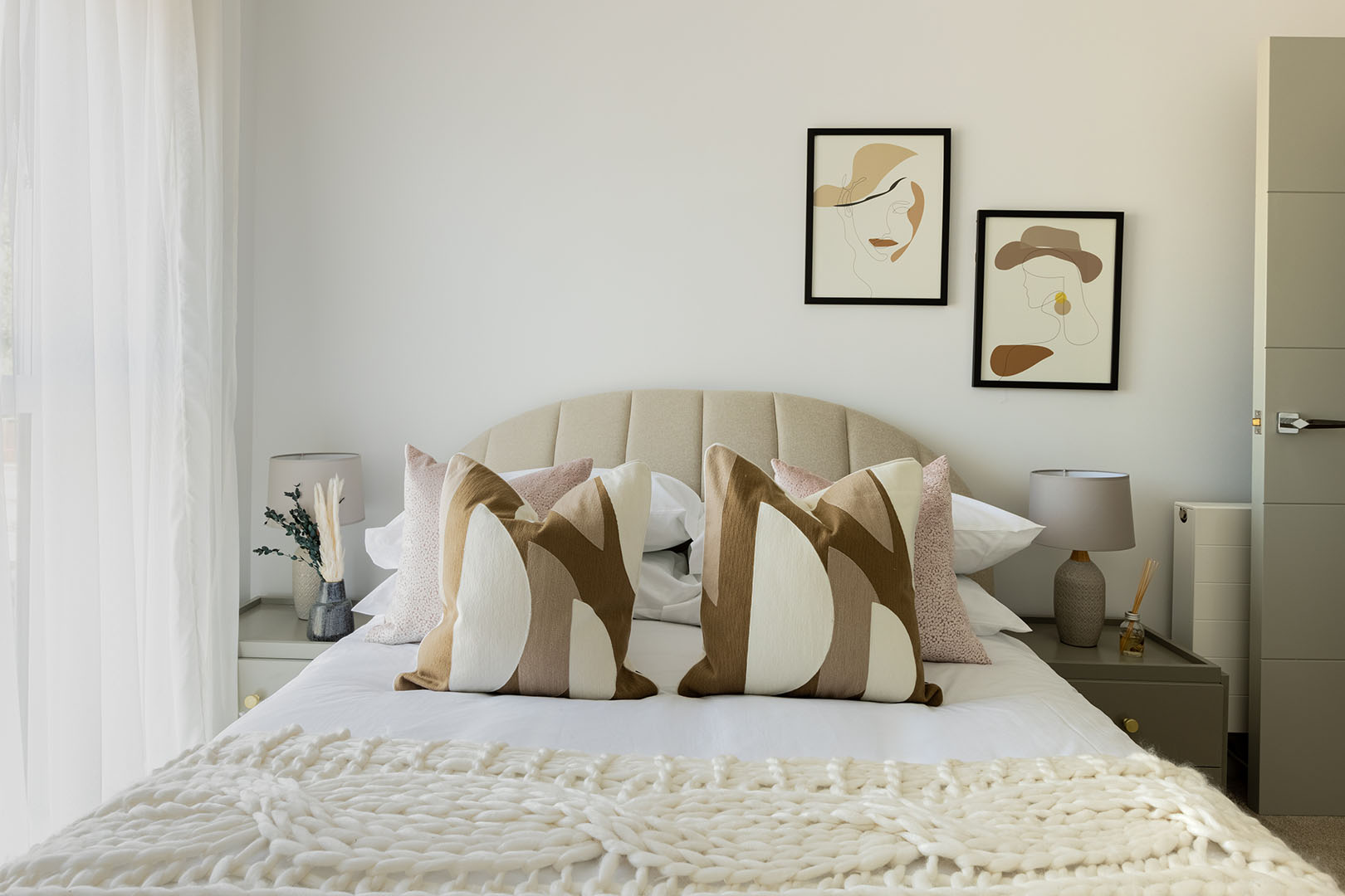 Bedroom with face line art above bed – stylish decor-19