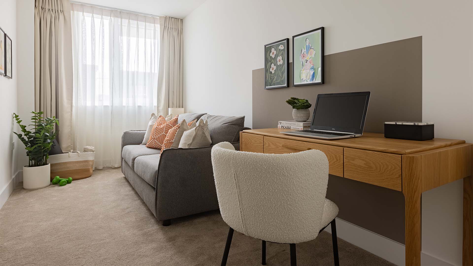 Pisa Table with Daybed Seating at London Square Watford