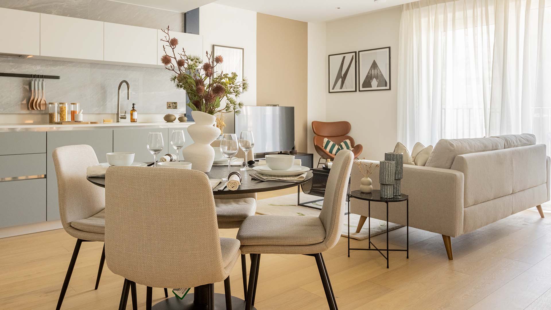 Oval Village Show Apartment