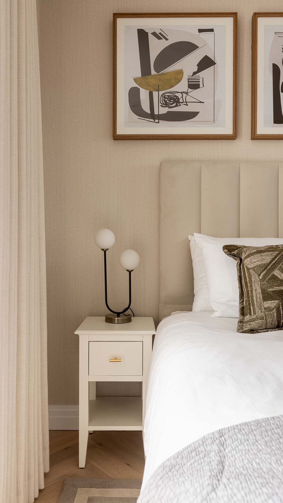 Kings Tower Chelsea: Bedroom Nightstand