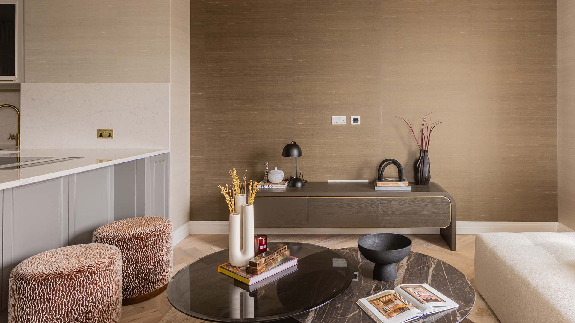 Kings Tower Chelsea: Media Unit & Decor